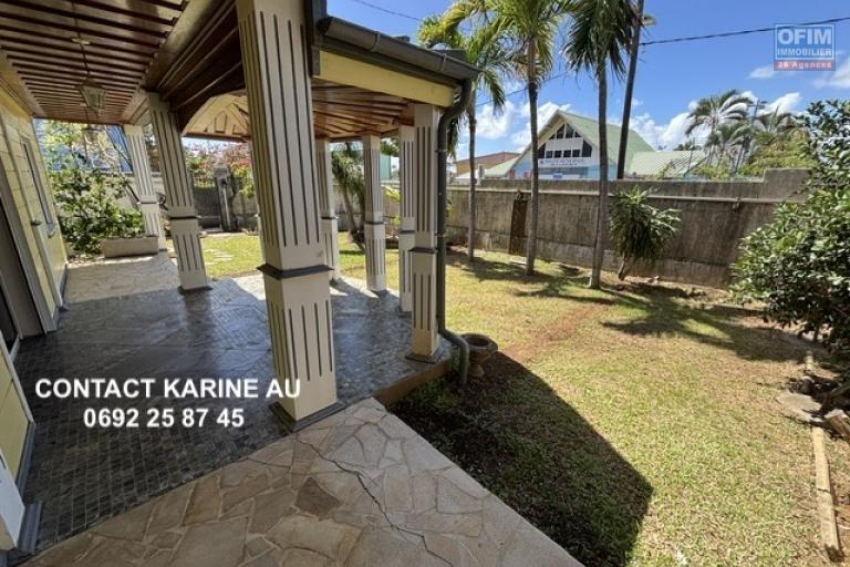 Location Maison / Villa SAINT DENIS – photo 1 sur 16 – Jardin arboré