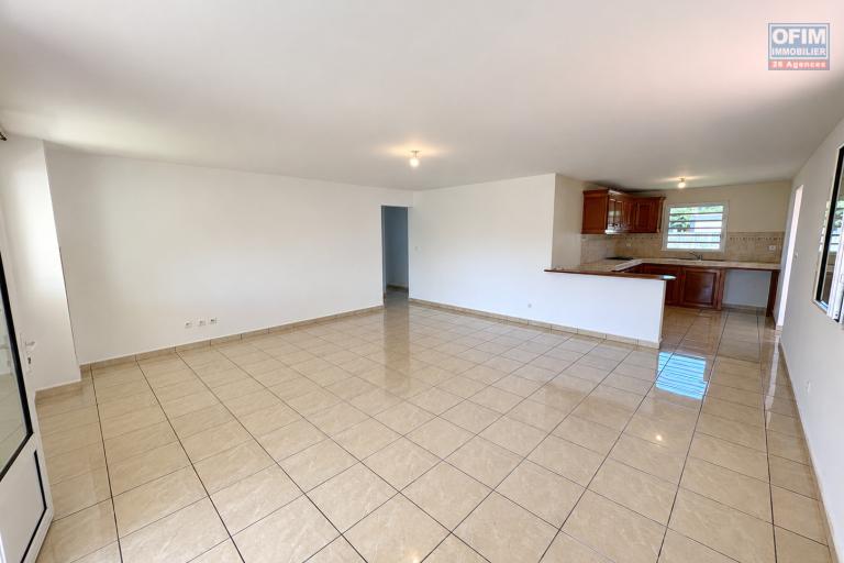 Vente Maison / Villa SAINTE ANNE – photo 4 sur 9 – Pièce de vie spacieuse