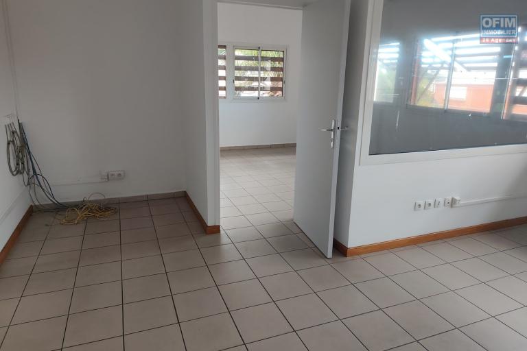Location Local professionnel TAMPON – photo 4 sur 4 – Bureaux