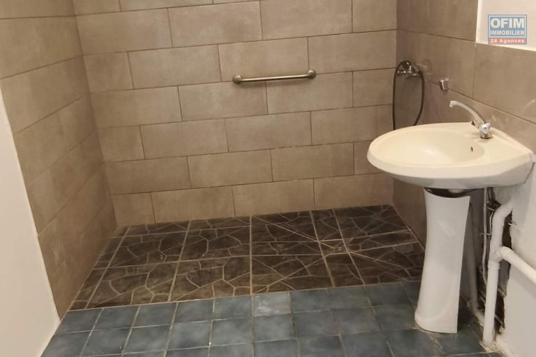 Location Maison / Villa SAINT JOSEPH – photo 4 sur 7 – Salle d'eau