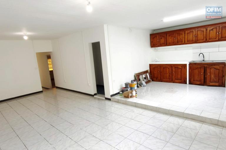 Location Maison / Villa SAINT JOSEPH – photo 2 sur 7 – Cuisine ouverte