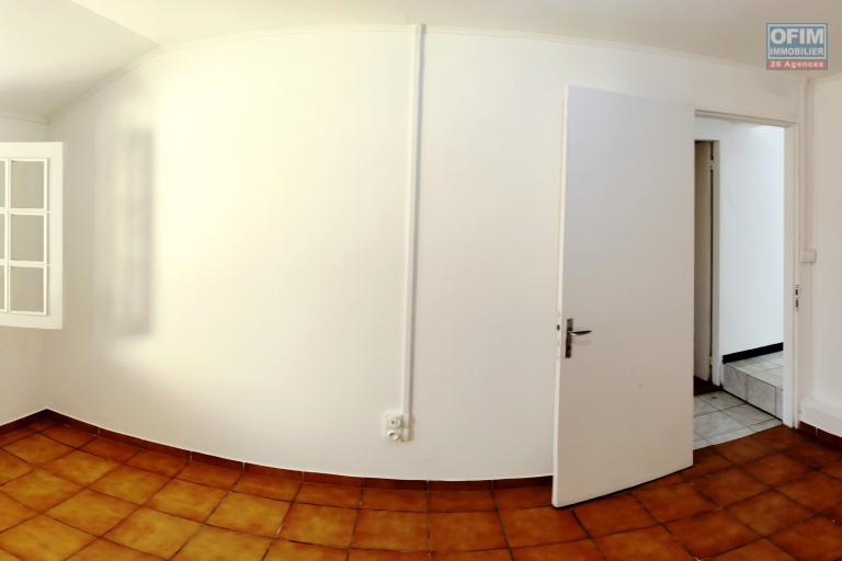 Location Maison / Villa SAINT JOSEPH – photo 7 sur 7 – Dégagement