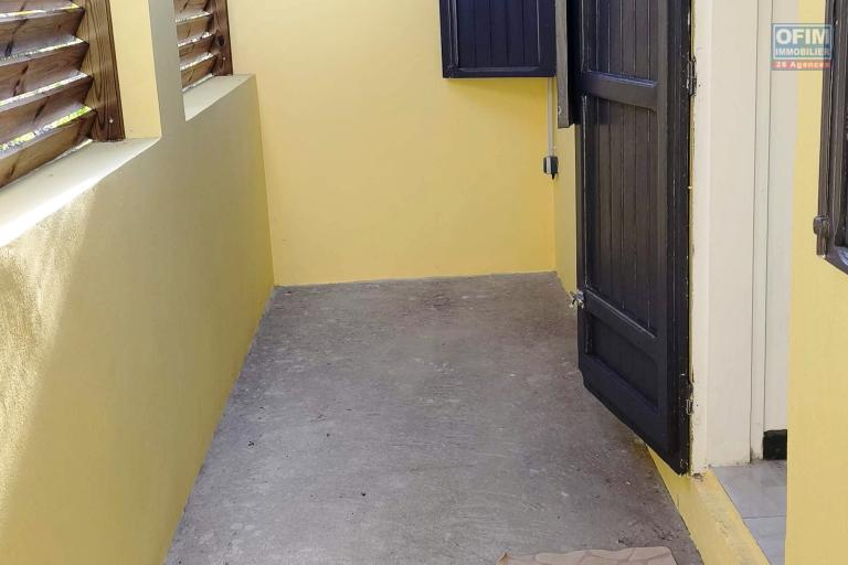 Location Maison / Villa SAINT JOSEPH – photo 3 sur 7 – Dégagement
