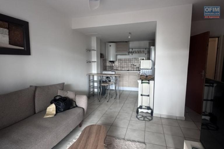 Location meublée Appartement SAINT DENIS – photo 3 sur 12 – Pièce de vie