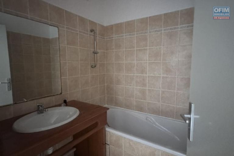 Location meublée Appartement SAINT DENIS – photo 11 sur 12 – Salle de bains