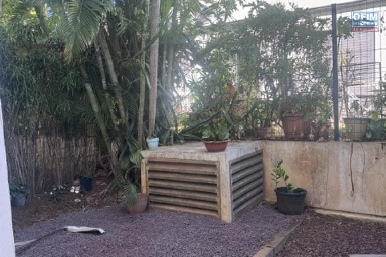 Location meublée Appartement SAINT DENIS – photo 12 sur 12 – Jardin arboré