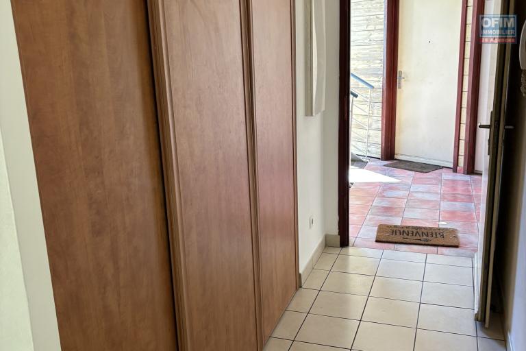 Location Appartement SAINT DENIS – photo 2 sur 9 – Dégagement
