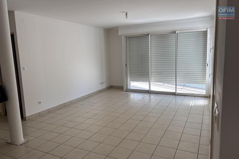 Location Appartement SAINT DENIS – photo 3 sur 9 – Séjour