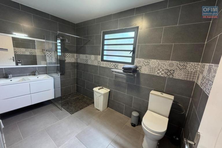 Location Appartement TAMPON – photo 6 sur 10 – Salle de bains