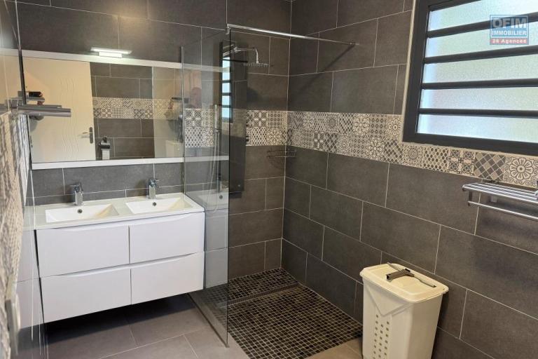 Location Appartement TAMPON – photo 5 sur 10 – Salle d'eau