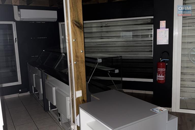 Location Local commercial SAINT PIERRE - RAVINE DES CABRIS – photo 2 sur 14 – Local commercial