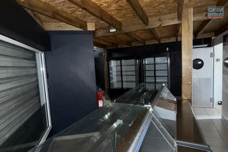 Location Local commercial SAINT PIERRE - RAVINE DES CABRIS – photo 4 sur 14 – Local commercial