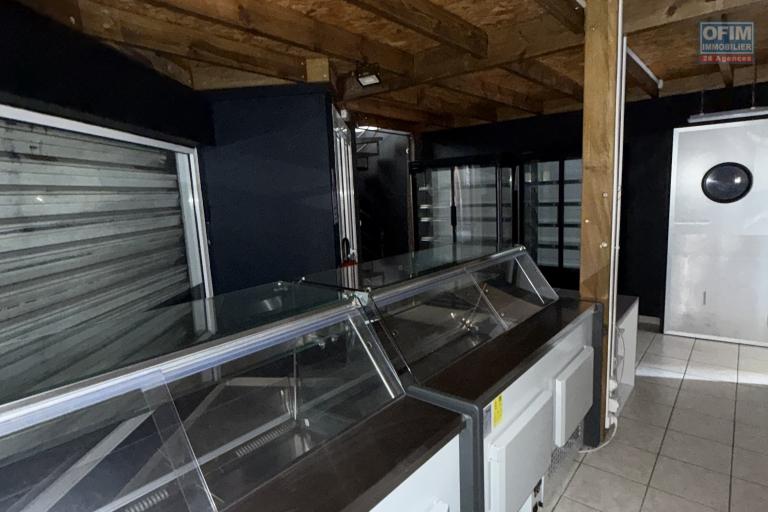 Location Local commercial SAINT PIERRE - RAVINE DES CABRIS – photo 5 sur 14 – Local commercial