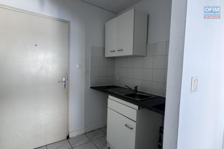 Location Appartement SAINTE CLOTILDE – photo 2 sur 6 – Cuisine