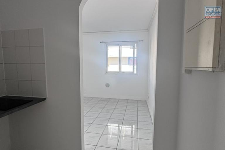 Location Appartement SAINTE CLOTILDE – photo 3 sur 6
