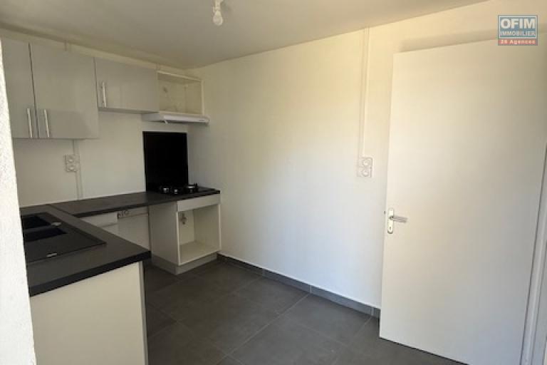Location Maison / Villa SAINT PIERRE - RAVINE DES CABRIS – photo 7 sur 17 – Cuisine équipée