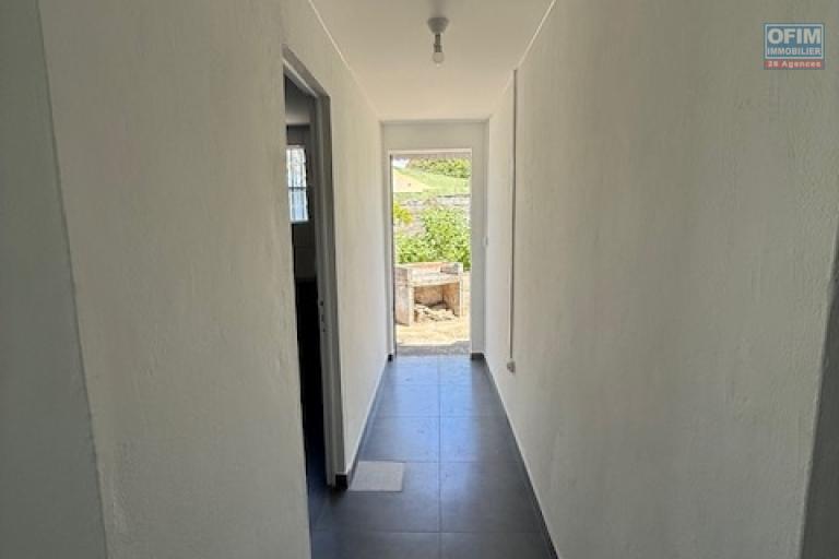 Location Maison / Villa SAINT PIERRE - RAVINE DES CABRIS – photo 9 sur 17 – Dégagement