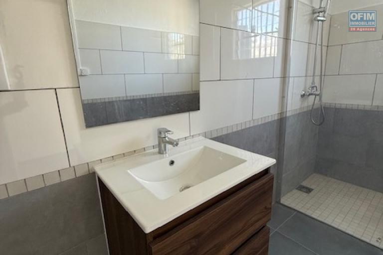 Location Maison / Villa SAINT PIERRE - RAVINE DES CABRIS – photo 15 sur 17 – Salle d'eau