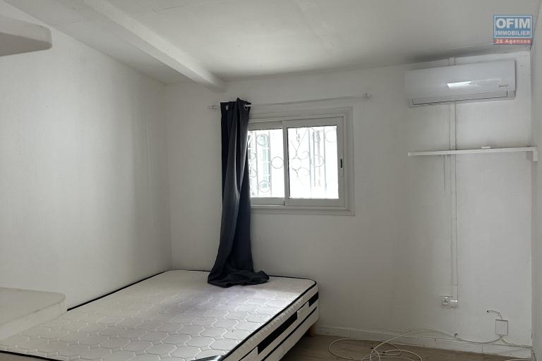 Location meublé Appartement SAINT PIERRE – photo 5 sur 5 – Chambre