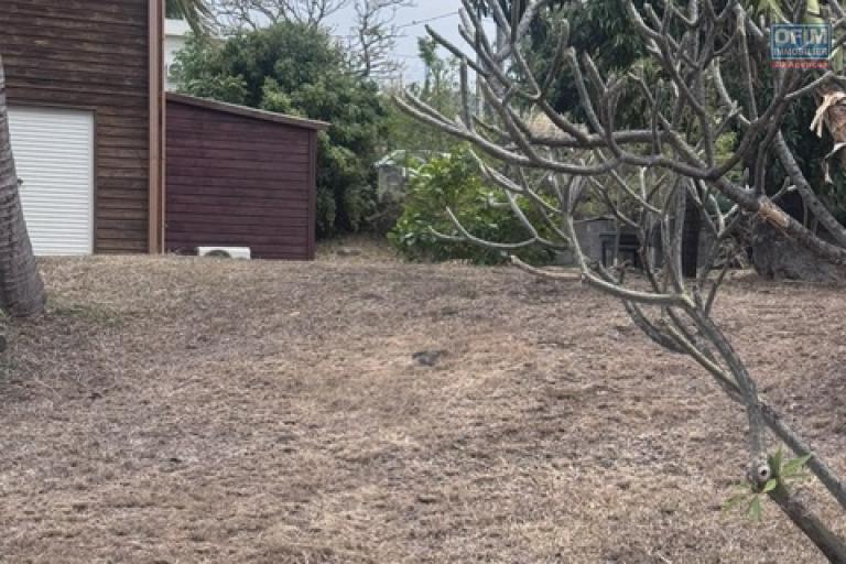 Location Maison / Villa SAINTE CLOTILDE – photo 3 sur 45 – Jardin arboré