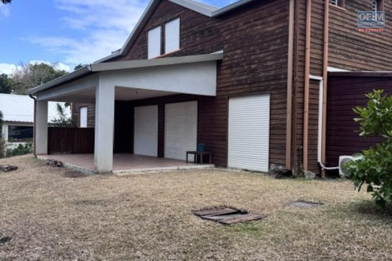Location Maison / Villa SAINTE CLOTILDE – photo 13 sur 45 – Façade