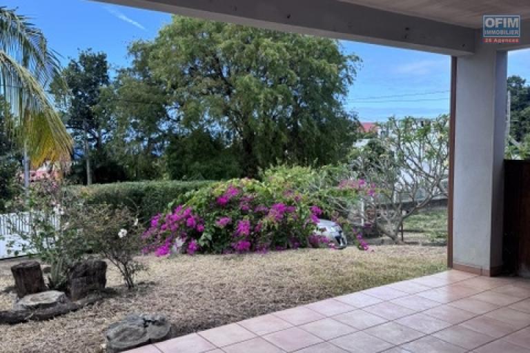 Location Maison / Villa SAINTE CLOTILDE – photo 18 sur 45 – Terrasse