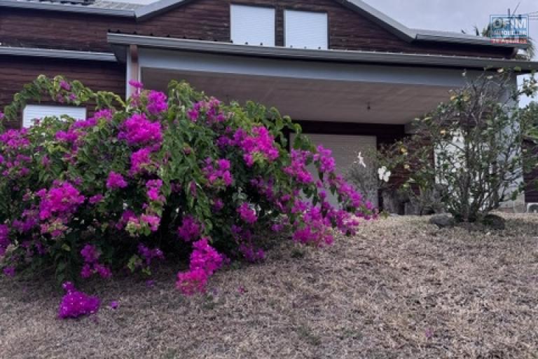 Location Maison / Villa SAINTE CLOTILDE – photo 21 sur 45 – Façade
