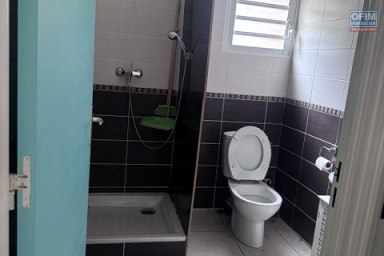 Location Maison / Villa SAINTE CLOTILDE – photo 30 sur 45 – Salle d'eau