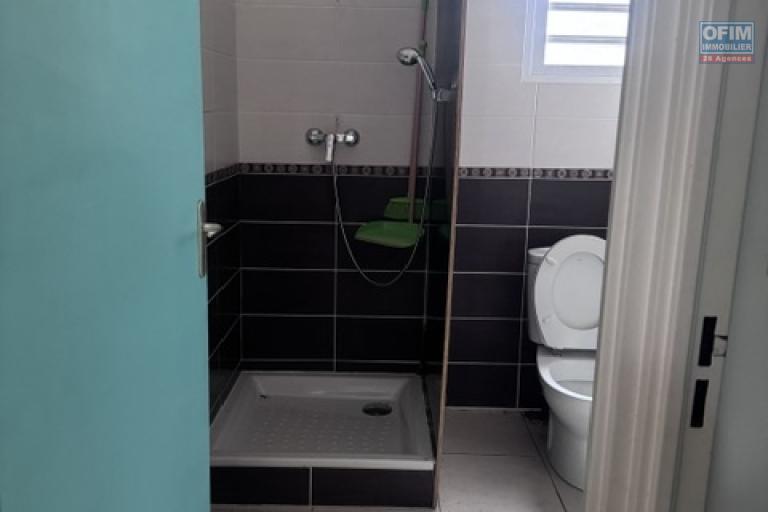 Location Maison / Villa SAINTE CLOTILDE – photo 31 sur 45 – Salle d'eau