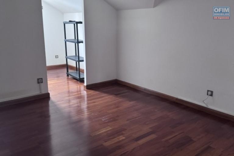 Location Maison / Villa SAINTE CLOTILDE – photo 33 sur 45