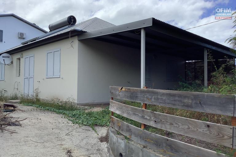 Location Maison / Villa SAINT LOUIS - LA RIVIERE – photo 2 sur 9 – Façade