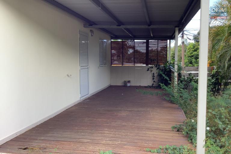 Location Maison / Villa SAINT LOUIS - LA RIVIERE – photo 3 sur 9 – Terrasse