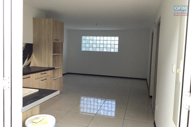 Location Maison / Villa SAINT LOUIS - LA RIVIERE – photo 5 sur 9 – Cuisine ouverte