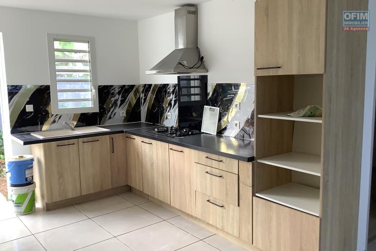 Location Maison / Villa SAINT LOUIS - LA RIVIERE – photo 6 sur 9 – Cuisine équipée