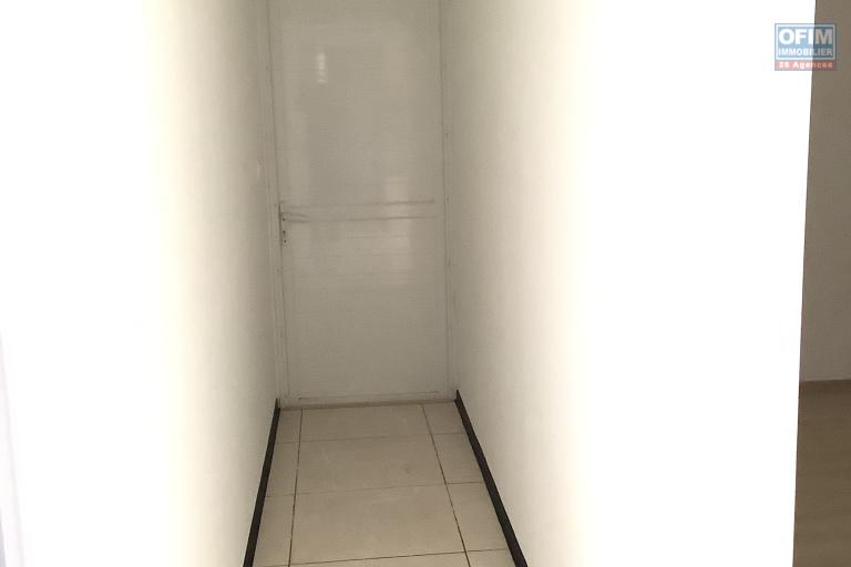 Location Maison / Villa SAINT LOUIS - LA RIVIERE – photo 8 sur 9 – Dégagement