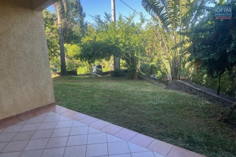 Location Appartement AVIRONS – photo 2 sur 9 – Jardin arboré