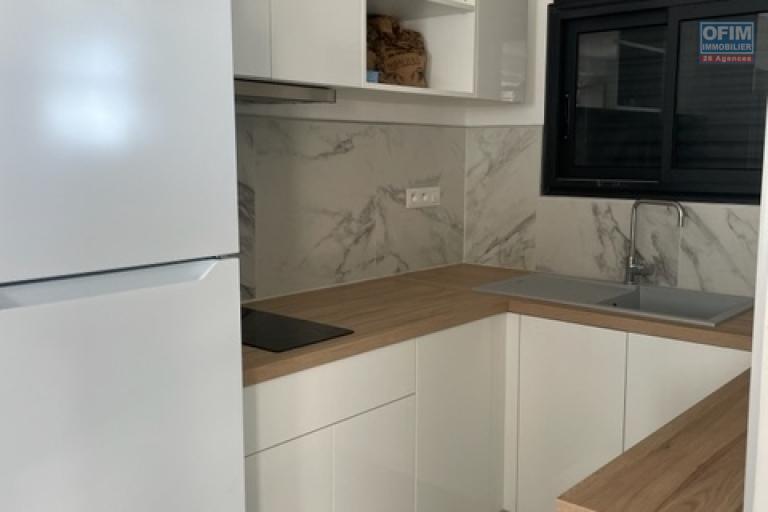Location meublé Appartement SAINT PIERRE – photo 3 sur 7 – Cuisine équipée