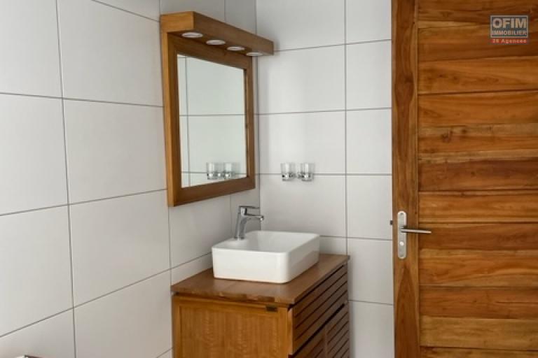 Location meublée Appartement SAINT PIERRE – photo 5 sur 7 – Salle d'eau