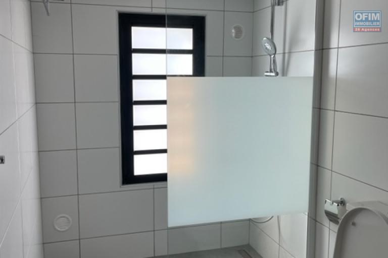 Location meublée Appartement SAINT PIERRE – photo 6 sur 7 – Salle d'eau