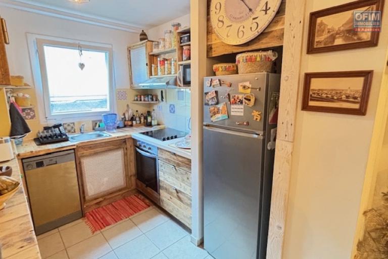 Location Appartement SAINT DENIS - LA MONTAGNE – photo 4 sur 14 – Cuisine équipée