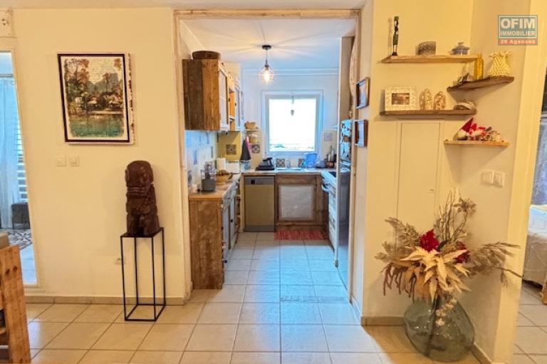 Location Appartement SAINT DENIS - LA MONTAGNE – photo 5 sur 14 – Cuisine ouverte
