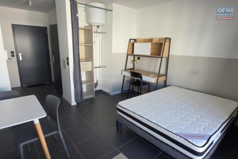 A louer studio neuf, MEUBLE ET EQUIPE, haut de gamme le Tampon centre ville