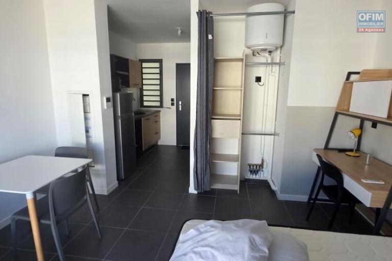 Location Appartement TAMPON – photo 2 sur 6 – Chambre