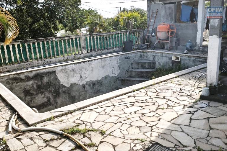 Vente Maison / Villa SAINT JOSEPH – photo 5 sur 12 – Piscine à rénover