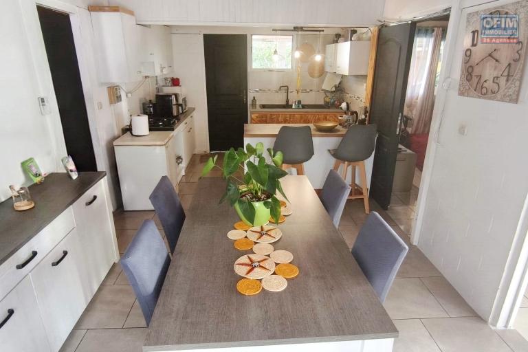 Vente Maison / Villa SAINT JOSEPH – photo 3 sur 12 – Salle à manger