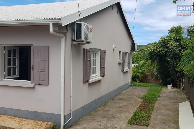 Location Maison / Villa ETANG SALE – photo 12 sur 15 – Façade