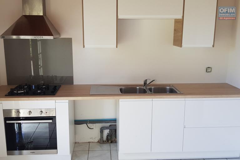 Location Maison / Villa ETANG SALE – photo 2 sur 15 – Cuisine