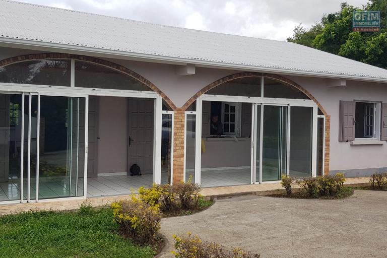 Location Maison / Villa ETANG SALE – photo 14 sur 15 – Façade