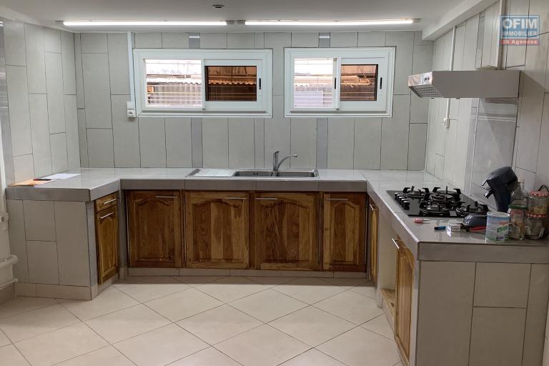 Location Maison / Villa SAINT LOUIS – photo 2 sur 7 – Cuisine équipée