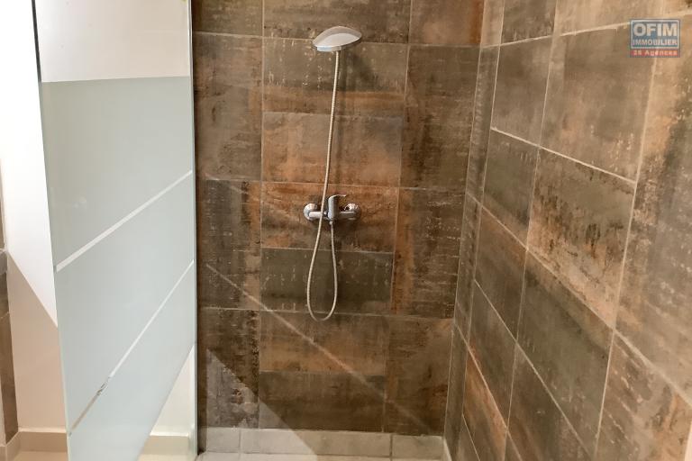 Location Maison / Villa SAINT LOUIS – photo 5 sur 7 – Salle d'eau